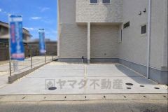 カースペースは2台分確保＾＾ご夫婦で1台ずつ所持されているご家庭も、来客時も安心ですね。