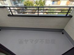 陽当たりの良いバルコニーです。お洗濯やお布団干しはもちろん、日光浴スペースにも。