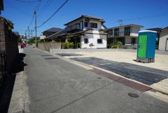 前面道路南側3.97ｍに面しています。