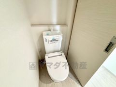 ウォシュレット付きトイレです。1階2階の2ヶ所にトイレがあるので、忙しい朝にもゆとりができますね＾＾