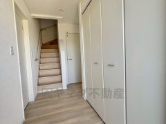 たっぷり収納できるシューズボックス付きなので、家族全員の靴がきれいに整頓できます。