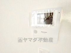 防犯性、セキュリティ対策に安心できるテレビモニター付きインターフォンです。セールスマン対策にもなり安心できます。