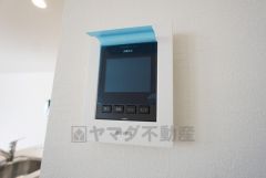 防犯はもちろん、セールスマン対策にもなるモニター付きインターホンです。お子さん1人での留守番時にも活躍しそうです。