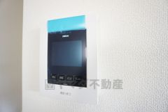 防犯性、セキュリティ対策に安心できるテレビモニター付きインターフォンです。セールスマン対策にもなり安心できます。
