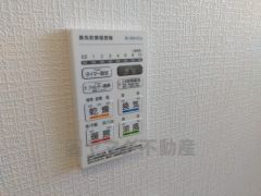 浴室暖房乾燥機には、暖房、乾燥、涼風、換気の4つの機能が付いています。タイマー付きです。換気・雨の日の洗濯も安心です＾＾