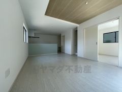 家族が集まる開放的なリビング。思い思いの時間を過ごしたり、家族みんなで食事をしたり、素敵な団らんの場になりますね＾＾