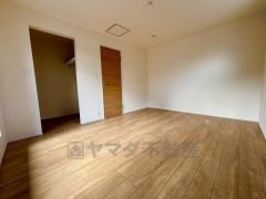 ウォークインクローゼットがついた使いやすい洋室です。