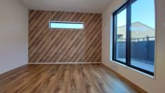 デザインクロスが2階洋室の雰囲気を上品に仕上げています。いつもと違う雰囲気のお部屋をお楽しみください。