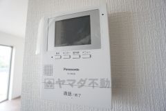 防犯性、セキュリティ対策に安心できるテレビモニター付きインターフォンです。セールスマン対策にもなり安心できます。
