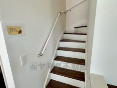 リビング階段は顔を合わせる時間が増えるので、ご家族とのコミュニケーションがとりやすく距離がグッと縮まりそうですね＾＾