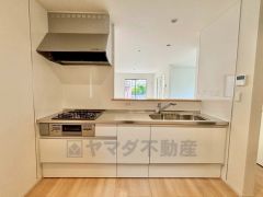 会話をしながら楽しくお料理ができるカウンターキッチン＾＾ リビングダイニングを見渡せるキッチンです。家族とコミュニケーションをとりながら、楽しくお料理や片付けができそうです＾＾