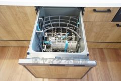 同仕様写真。現況と異なる場合は現況を優先します。炊事時間を大幅に短縮できる食器洗浄乾燥機付き＾＾