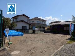 土地60坪以上。小学校とスーパーも徒歩10分いないの快適な住環境です＾＾
