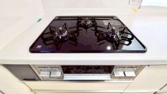 3口コンロなので、効率よく調理ができます。毎日のお料理が楽しくなりますね。