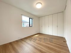 住む人のこだわりを活かす洋室＾＾クローゼットもあり荷物もすっきり片付けられ、ゆとりのある暮らしが出来ます＾＾