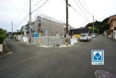 前面道路は6ｍと広々としているので、駐車も楽々できますね＾＾