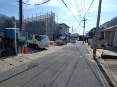 北側公道：約6.3ｍ～6.7ｍ