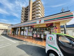 セブンイレブン　福岡小戸4丁目店まで徒歩8分