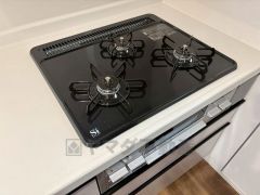 3種類の料理が同時に調理できる、3口ガスコンロ。