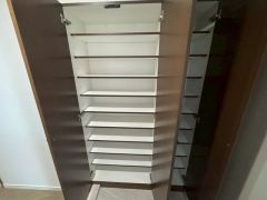 玄関収納は可動棚付き。収納したいものによって高さが変えられるので、便利ですね＾＾