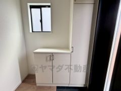 たっぷり収納できるシューズボックス付きなので、家族全員の靴がきれいに整頓できます。