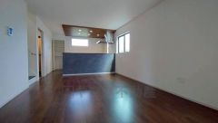 家族が集まる開放的なリビング。