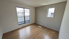2面採光を確保した明るい室内は、風通しも良く、大変居心地の良い空間となっております。爽やかな風を感じて起きる朝は、快適生活の始まりに。