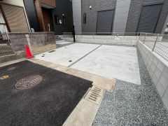 前面道路は南側、約4.6ｍの公道に面しています。