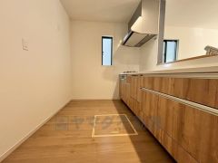 備え付けのパントリー設置工事もオプションで対応可能です。お気軽にお問い合わせください。