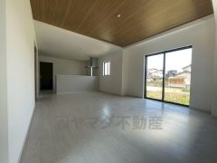 家族が集まる開放的なリビング。思い思いの時間を過ごしたり、家族みんなで食事をしたり、素敵な団らんの場になりますね＾＾