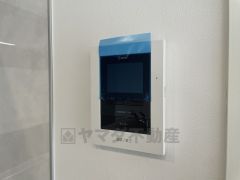 防犯性、セキュリティ対策に安心できるテレビモニター付きインターフォンです。セールスマン対策にもなり安心できます。
