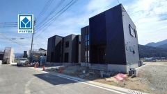 前面道路幅員約6ｍ。快適でゆとりのある生活空間で新生活を始めませんか＾＾