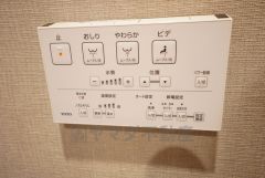 温水、暖房、ウォシュレット付の高機能トイレです。