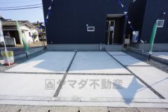 駐車スぺース3台分（車種による）