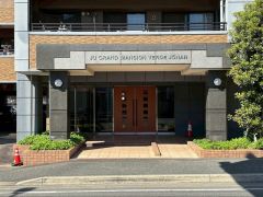 重厚感あるエントランスが住まいの格を演出＾＾オートロック付きで安心感のあるマンションです＾＾