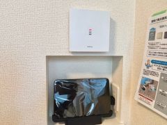 タブレット付きインターフォンを採用＾＾来客対応も画面で確認でき、防犯面でも安心の便利な設備です＾＾安心・便利な暮らしをサポートします＾＾