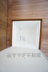 キッチンにある床下収納は、居住スペースを減らさずに買い置きの調味料や非常食などを保管することができます。
