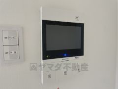 防犯性、セキュリティ対策に安心できるテレビモニター付きインターフォンです。セールスマン対策にもなり安心できます。