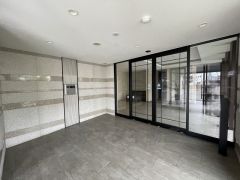 きれいに保たれたエントランスが安らぎに満ちた暮らしへ誘います。