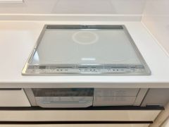 お手入れのしやすいIHクッキングヒーターです。効率よくお料理が楽しめます。毎日のお料理も楽しくなりますね＾＾