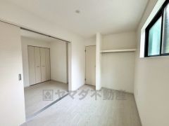 2ドア1ルームになっているのでお子様の成長に合わせてお部屋を仕切ることもできます＾＾