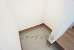 玄関にはシューズボックスとは別にSIC付き。ベビーカーやゴルフバッグなどもまとめて収納できそうです＾＾