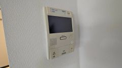 防犯性もばっちり、TVモニター付きインターホン完備。大きなモニターで玄関先を確認できます。録画機能が付いているので不在時の訪問者も確認できて安心です＾＾