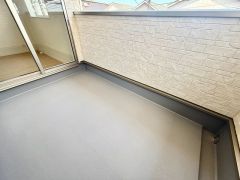 インナーバルコニーは洗濯物を守りやすく、眩しすぎる日差しも和らげます。雨にも濡れにくく、家事を助けてくれること間違いなし。