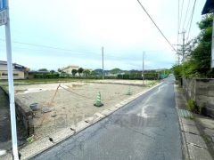 西側約4ｍの公道に面しています。