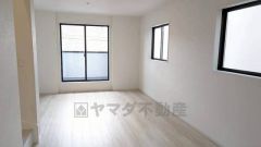 リビングダイニングをどの位置からも見渡せるL字型キッチンです。家族とコミュニケー