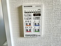 浴室暖房乾燥機には、暖房、乾燥、涼風、換気の4つの機能が付いています。タイマー付きです。雨の日はもちろん、急ぎで洗濯する必要のあるお子様の体操服や、下着類などを乾かすのに便利です。