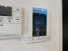 防犯性、セキュリティ対策に安心できるテレビモニター付きインターフォンです。セールスマン対策にもなり安心できます。