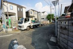 前面道路は約4.5ｍ。