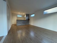 おしゃれなキッチンを中心とした開放的なリビング。お友達や親せきをお招きするのも楽しみです＾＾